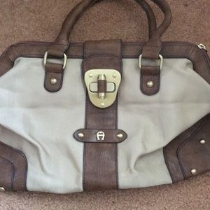 Woman’s Purse/Handbag